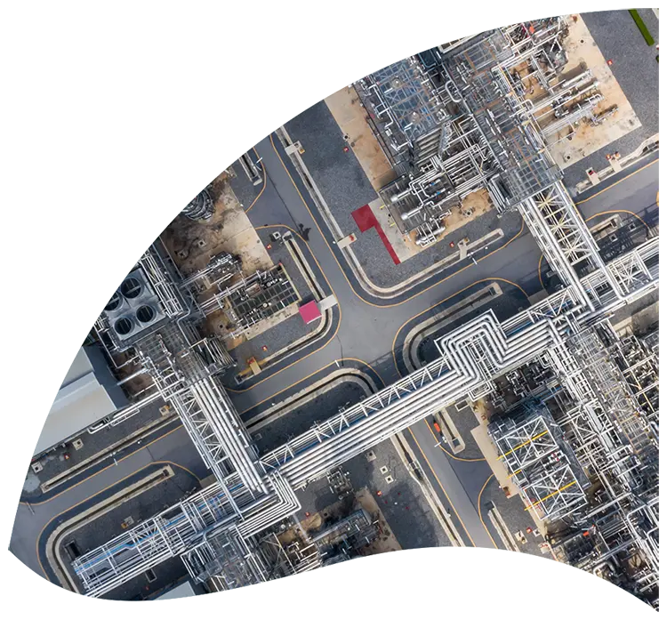 Visuel représentant une vue aérienne d'un site de pétrochimie