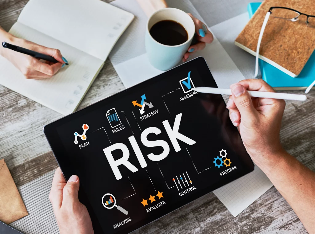 image d'un tablette avec le mot "risk"